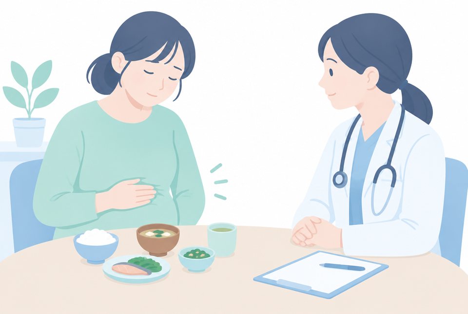 食後に胃がもたれる女性